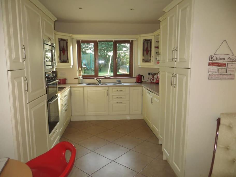 Borodino Studio Apartment Enniscorthy Bagian luar foto